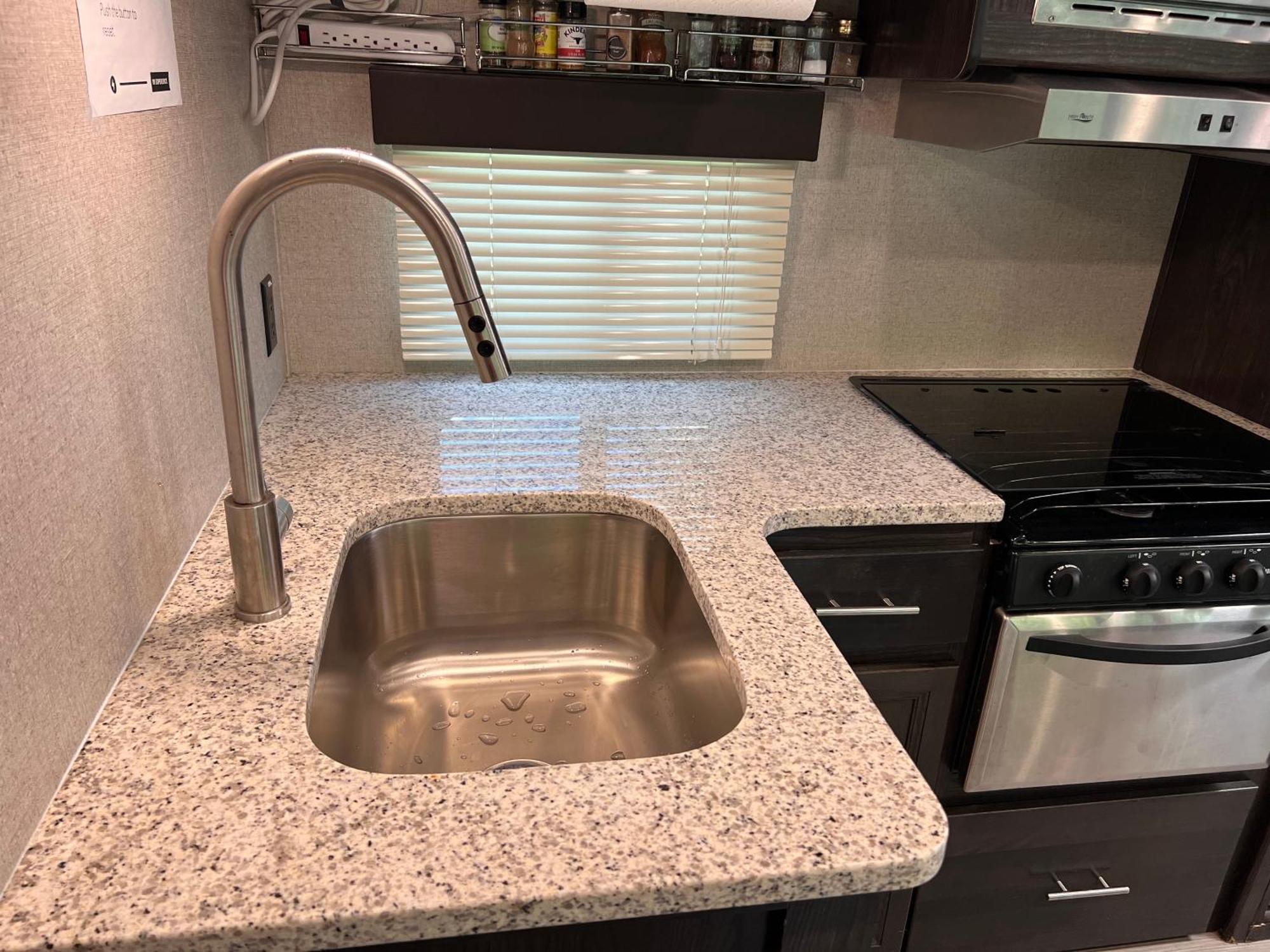Lake Front Rv Experience Close To Port Canaveral And Kennedy Space Center Ξενοδοχείο Titusville Εξωτερικό φωτογραφία