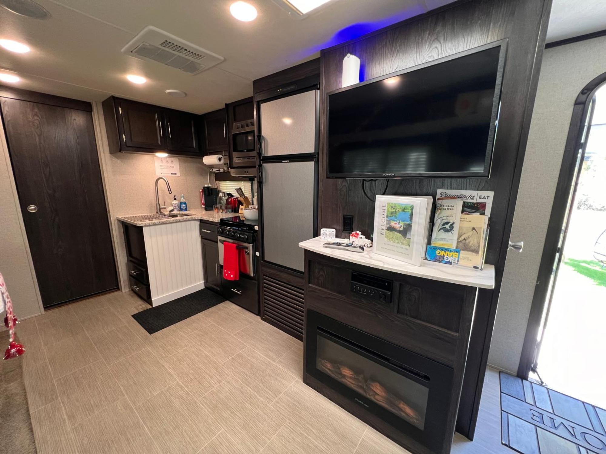 Lake Front Rv Experience Close To Port Canaveral And Kennedy Space Center Ξενοδοχείο Titusville Εξωτερικό φωτογραφία
